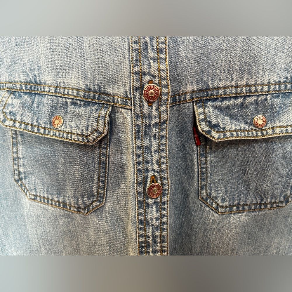 Vintage Levi's women's denim Western shirt Size M Metal Buttons Logo - Picture 3 of 8